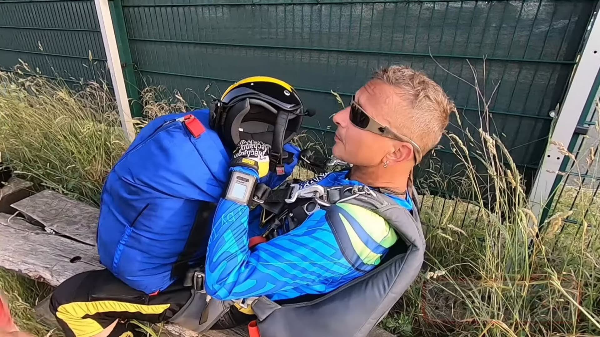 Handicapped Skydiver Stefan Tripke stellt in Fehrbellin neuen Weltrekord im Flaggensprung auf_002 Weltrekord Fallschirmspringen: Handicapped Skydiver in Fehrbellin stellt neuen Weltrekord im Flaggensprung mit 250 m² auf.